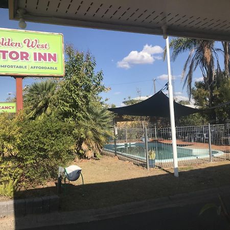 Golden West Motor Inn Miles Exterior photo